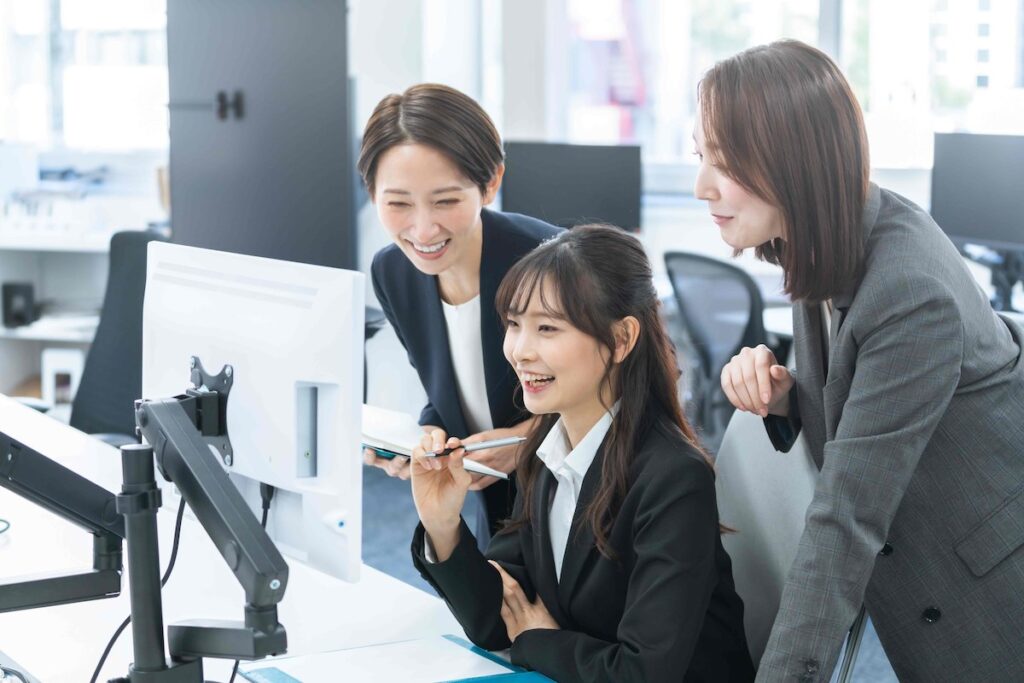 コミュニケーションをとる社員