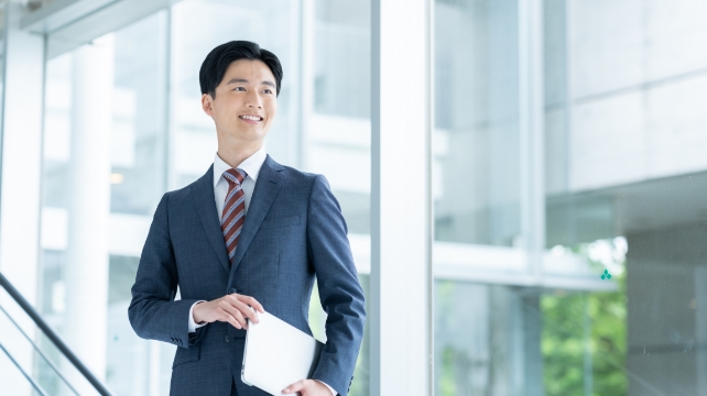 社会人基礎から開発演習までを段階的に学べる